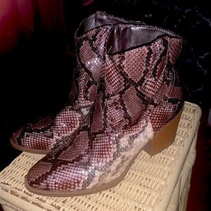 Sbicca Vintage Collection Boots Womens Ankle Bootie Green Fringe Block Casual